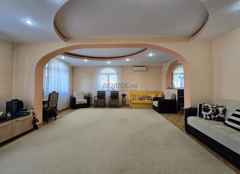 Dobroesti  Vila spatioasa S+P+1E+M  8 camere 800 mp teren