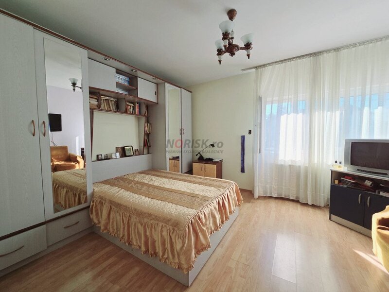 Dobroesti  Vila spatioasa S+P+1E+M  8 camere 800 mp teren