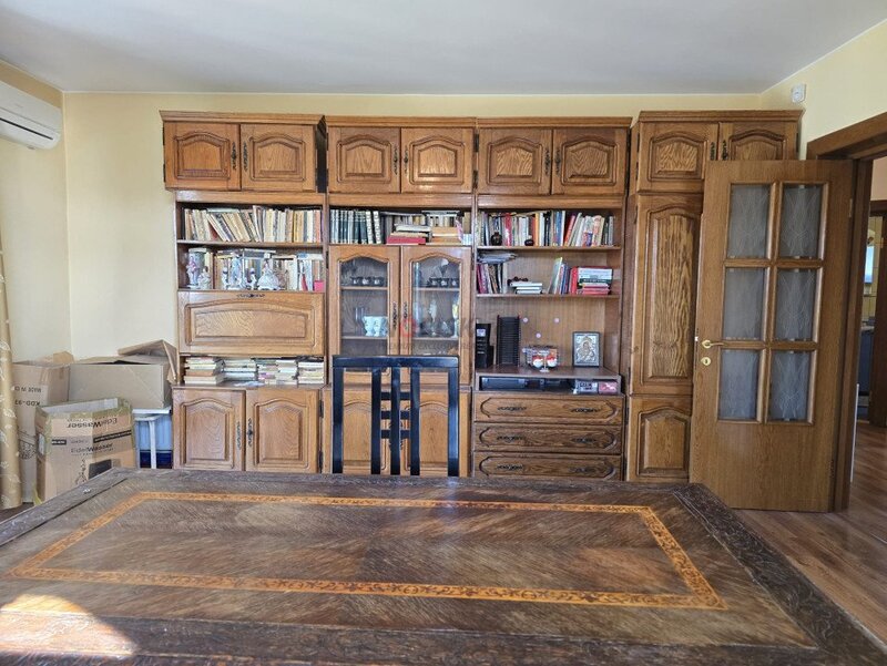 Dobroesti  Vila spatioasa S+P+1E+M  8 camere 800 mp teren