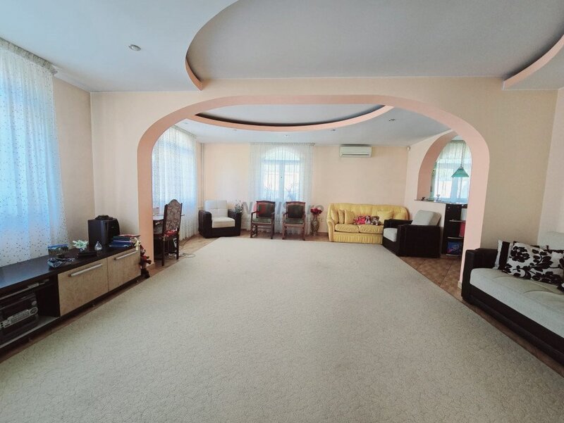 Dobroesti  Vila spatioasa S+P+1E+M  8 camere 800 mp teren