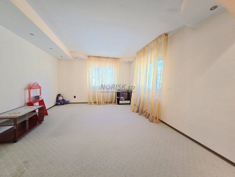 Dobroesti  Vila spatioasa S+P+1E+M  8 camere 800 mp teren