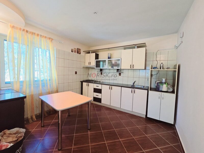 Dobroesti  Vila spatioasa S+P+1E+M  8 camere 800 mp teren